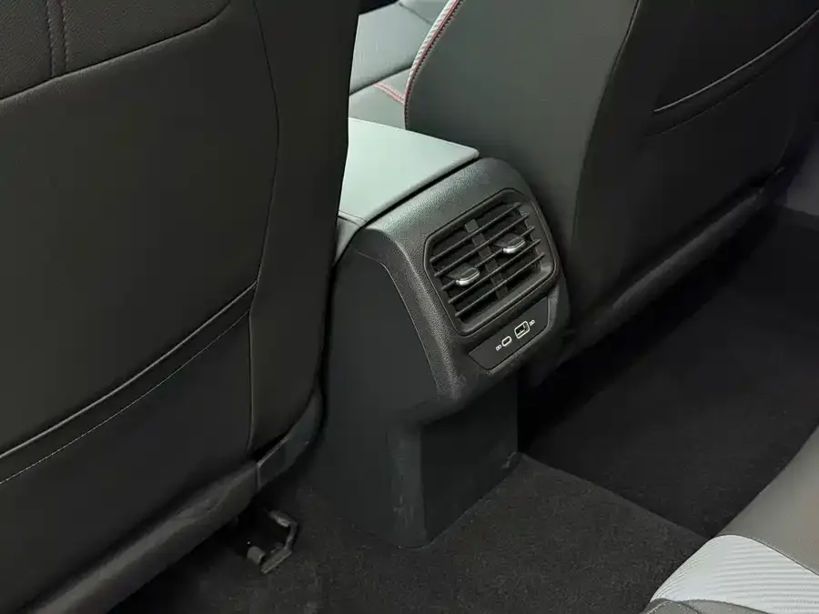 Volkswagen Lamando 2023 Lingdu Lingdu L 280TSI DSG Cool Edition 2023 — миниатюра 4