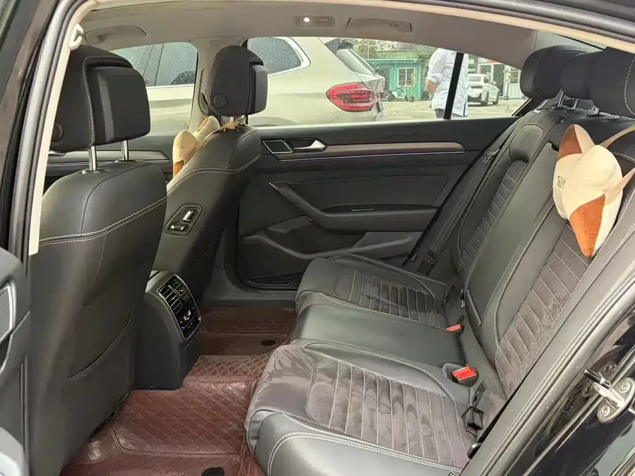 Volkswagen Magotan Magotan 2021 330TSI DSG 30th Anniversary Edition 2022 — миниатюра 3
