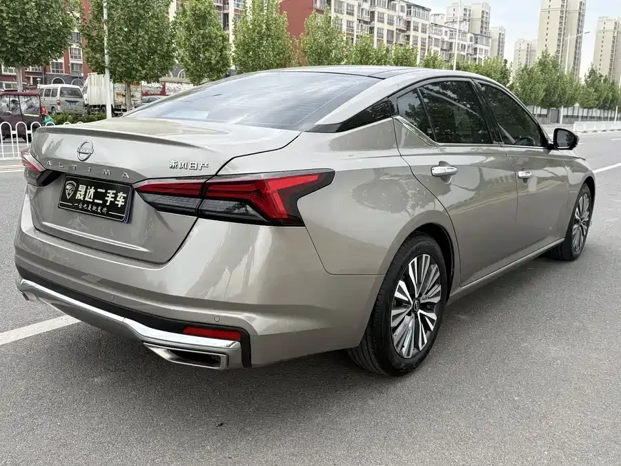 Nissan Altima Teana 2022 2.0L XL-Upr Premium Edition 2024 — миниатюра 3