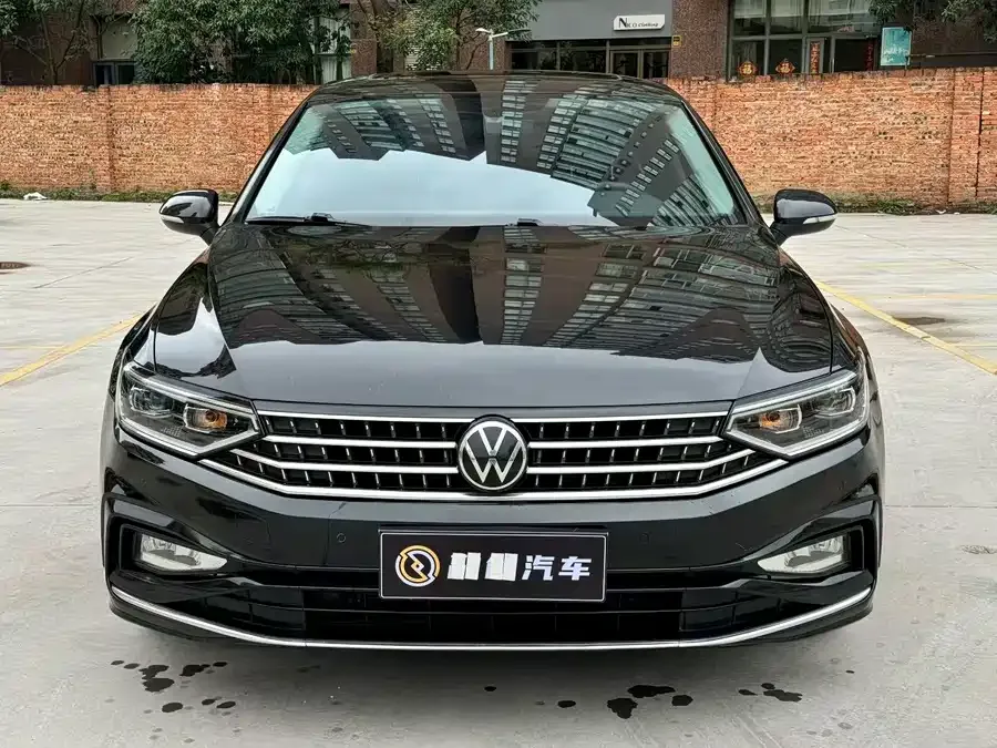 Volkswagen Magotan Magotan 2023 2 million commemorative edition 330TSI DSG luxury model 2023 — фото 1, купить с доставкой в Москву