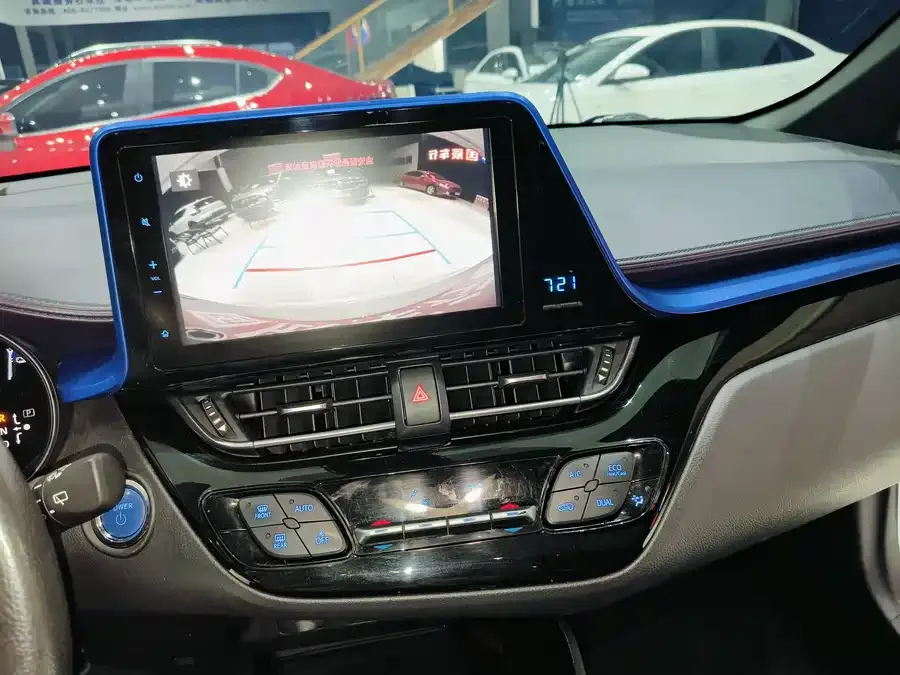 Toyota C-HR EV 2020 Luxury Sunroof Edition 2022 — миниатюра 4