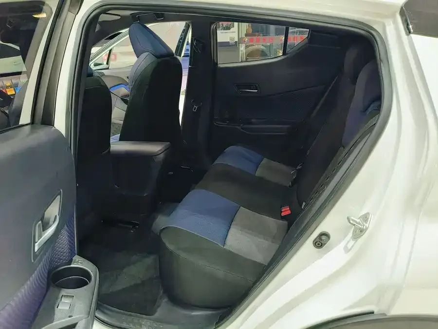Toyota C-HR EV 2020 Luxury Sunroof Edition 2022 — миниатюра 5