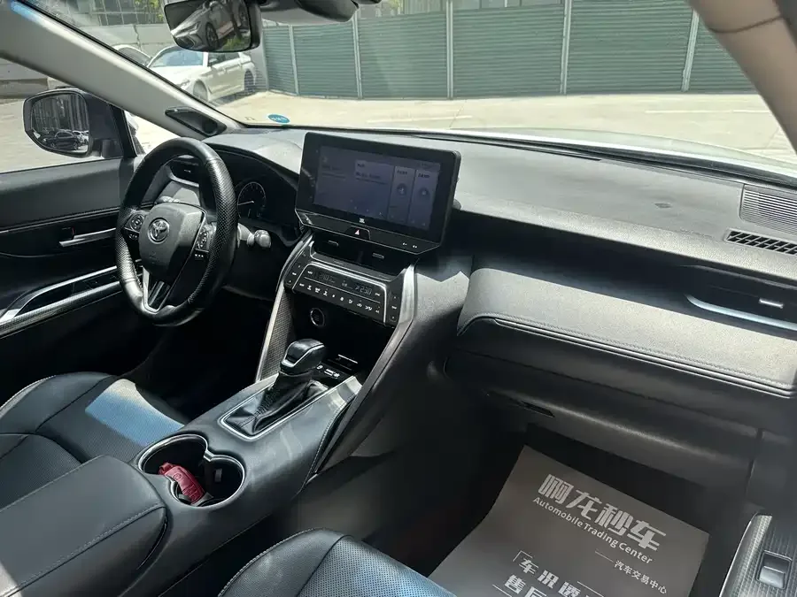 Toyota Venza Venza 2022 2.0L CVT 2WD Premium Edition 2022 — миниатюра 2