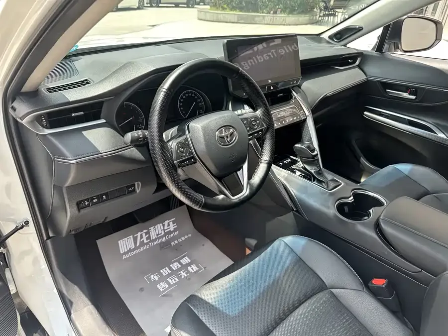 Toyota Venza Venza 2022 2.0L CVT 2WD Premium Edition 2022 — миниатюра 4