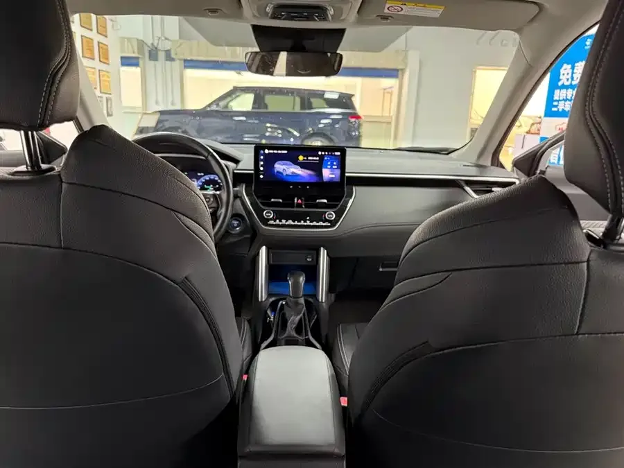 Toyota Frontlander Fenglanda 2023 2.0L Intelligent Electric Hybrid Dual Engine Premium Edition 2023 — миниатюра 4