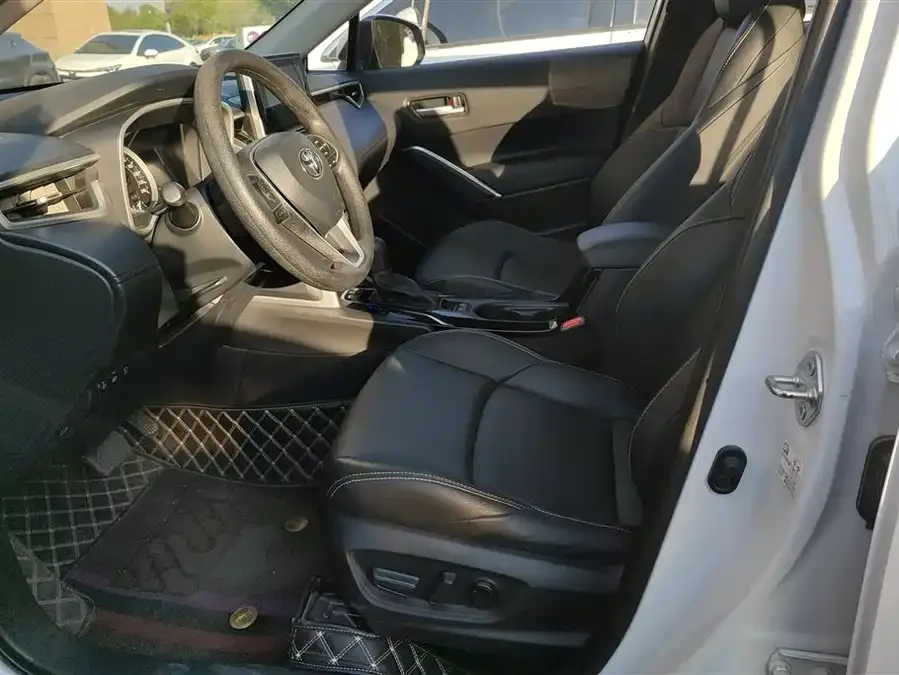 Toyota Frontlander Fenglanda 2022 2.0L CVT Luxury PLUS Edition 2022 — миниатюра 3