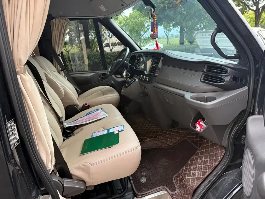 Ford New Generation Transit The new generation Ford Transit 2022 2.2T automatic logistics van Pro, mid-wheelbase, 7-seater, high-roof 2023 — миниатюра 2