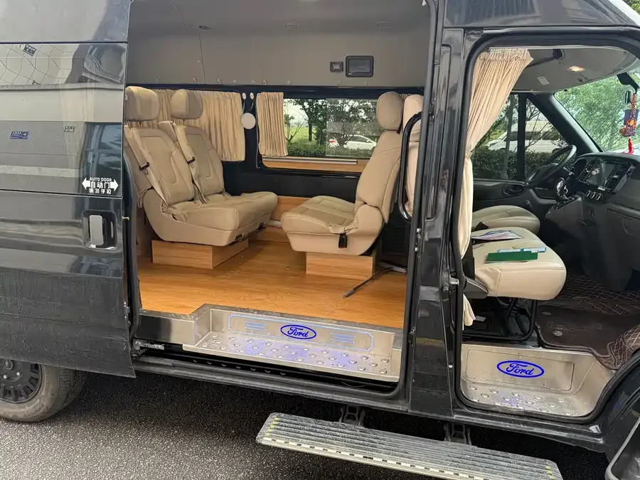 Ford New Generation Transit The new generation Ford Transit 2022 2.2T automatic logistics van Pro, mid-wheelbase, 7-seater, high-roof 2023 — миниатюра 3