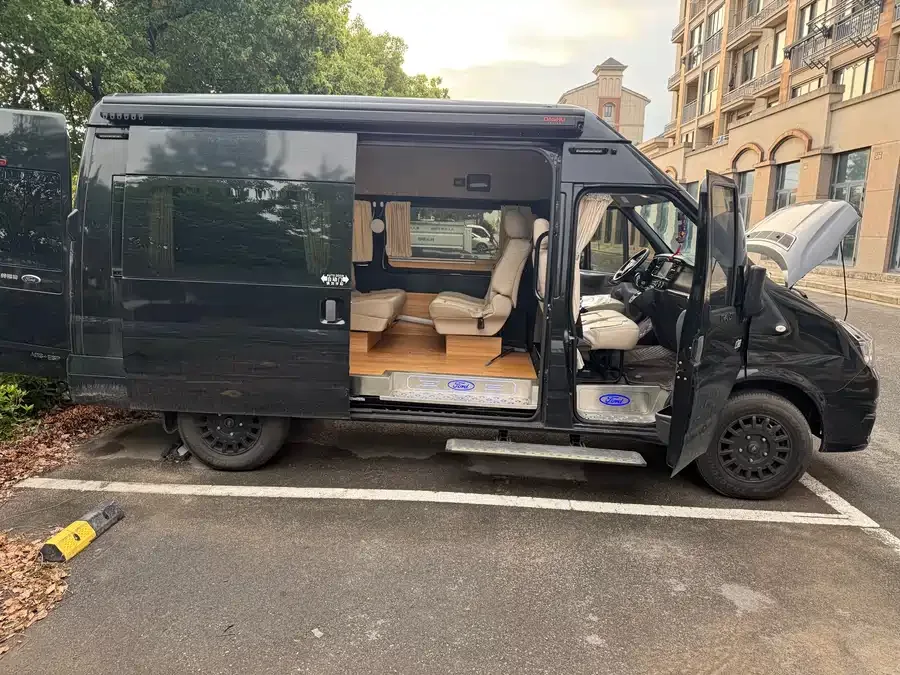 Ford New Generation Transit The new generation Ford Transit 2022 2.2T automatic logistics van Pro, mid-wheelbase, 7-seater, high-roof 2023 — миниатюра 5