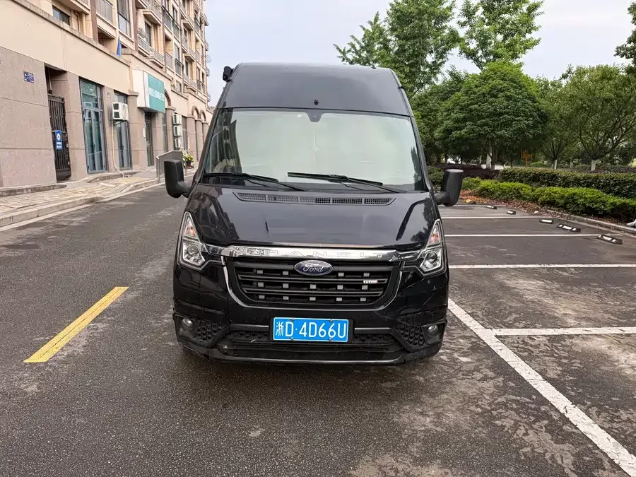 Ford New Generation Transit The new generation Ford Transit 2022 2.2T automatic logistics van Pro, mid-wheelbase, 7-seater, high-roof 2023 — фото 1, купить с доставкой в Москву