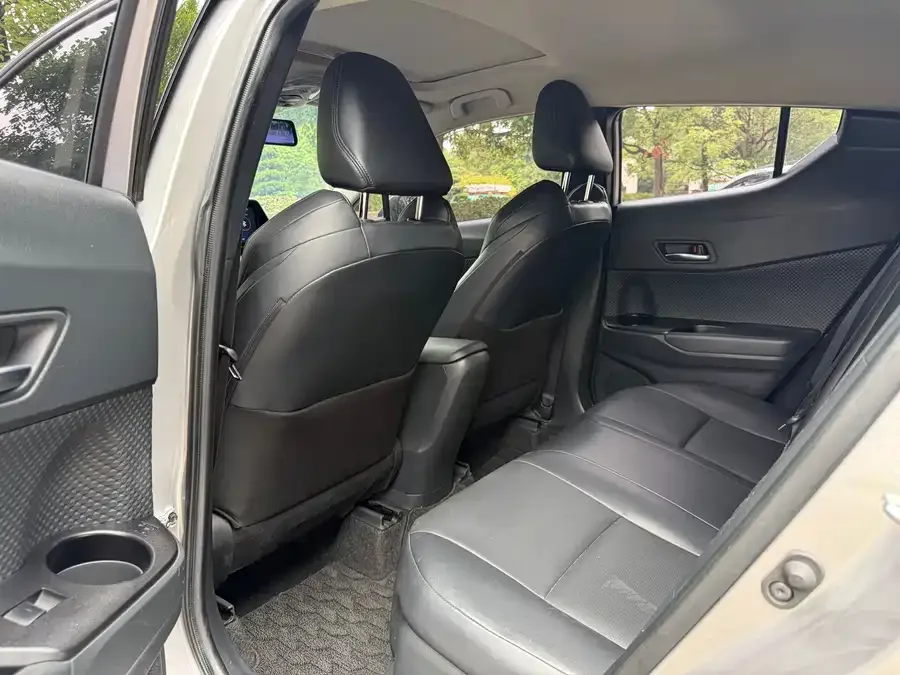 Toyota IZOA IZOA 2021 2.0L Yichi Edition 2022 — миниатюра 3
