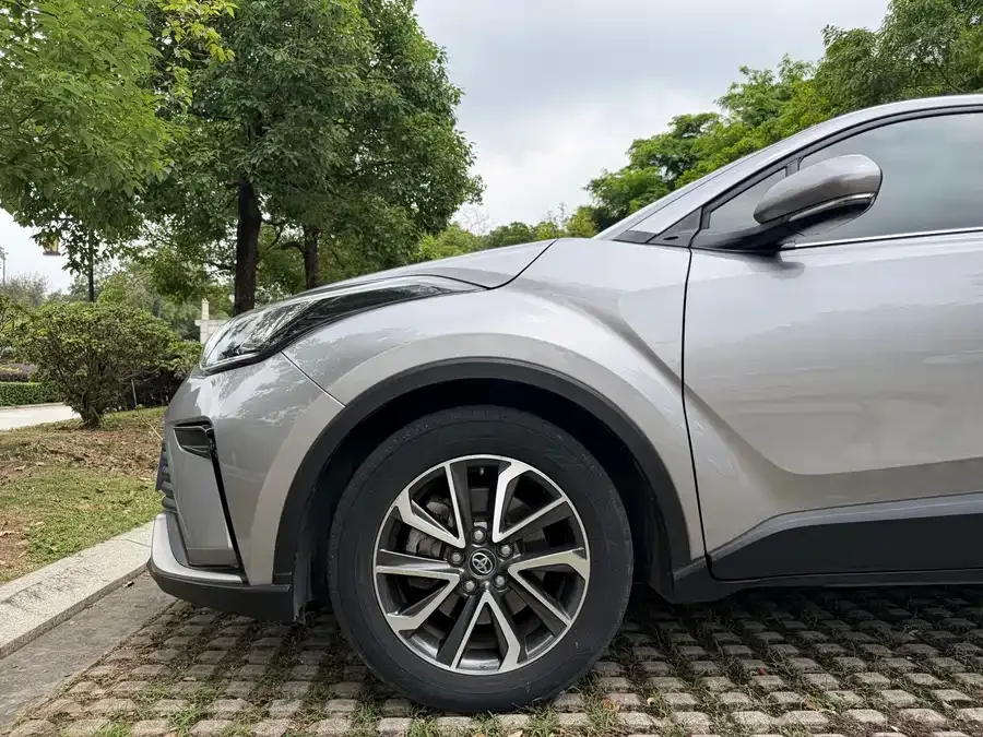 Toyota IZOA IZOA 2021 2.0L Yichi Edition 2022 — миниатюра 4
