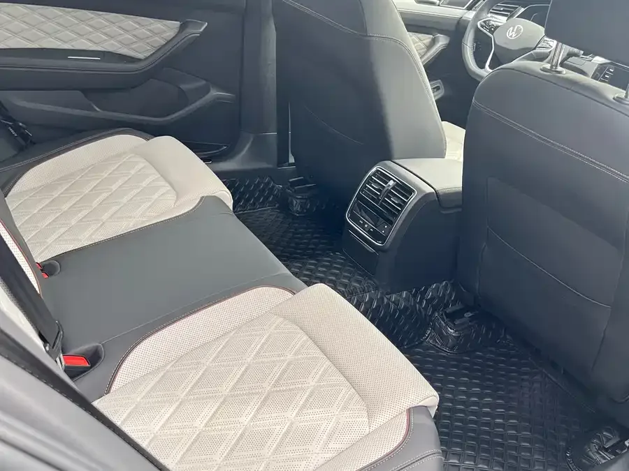 Volkswagen Magotan Magotan 2023 2 million commemorative edition 330TSI DSG luxury model 2022 — миниатюра 2