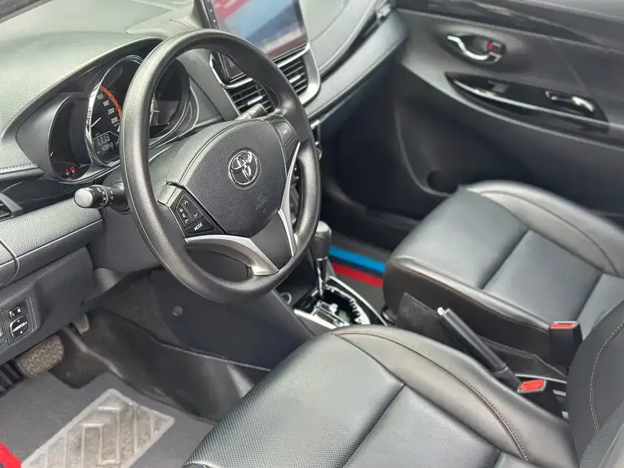 Toyota YARiS L YARiS L 2022 YARiS X 1.5L CVT Luxury PLUS Edition 2023 — миниатюра 2