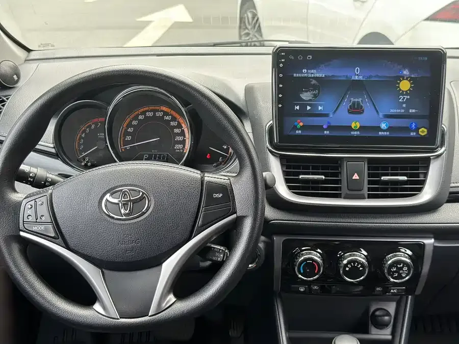 Toyota YARiS L YARiS L 2022 YARiS X 1.5L CVT Luxury PLUS Edition 2023 — миниатюра 3