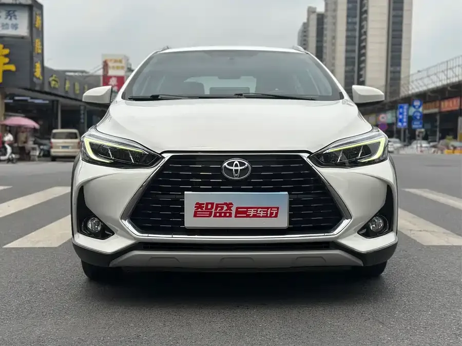 Toyota YARiS L YARiS L 2022 YARiS X 1.5L CVT Luxury PLUS Edition 2023 — фото 1, купить с доставкой в Москву