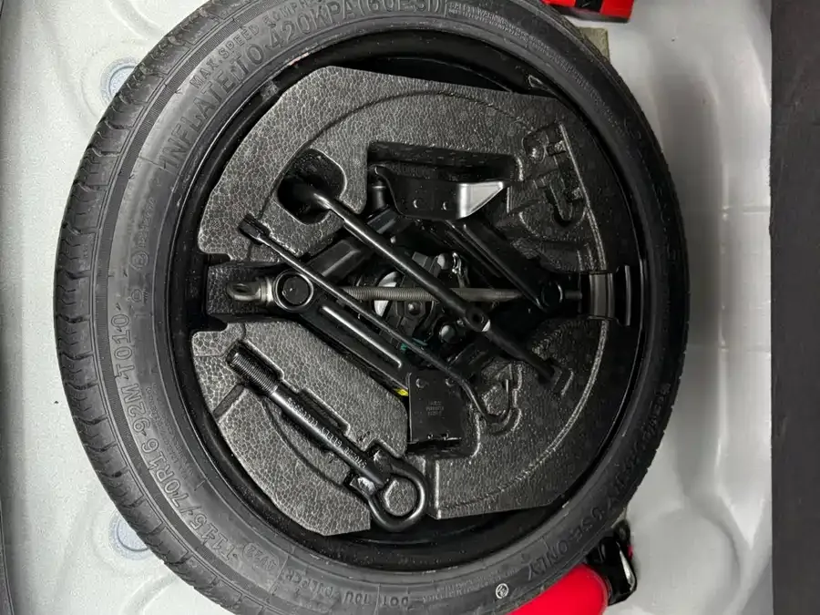 Geely Emgrand Emgrand 2022 4th Generation 1.5L CVT Premium Edition 2022 — миниатюра 5