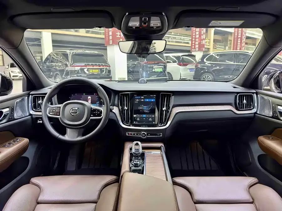 Volvo S60 2023 B4 Zhiyuan Luxury Edition 2022 — миниатюра 3