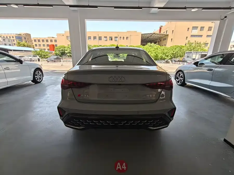 Audi A3 2024 A3L Limousine 35 TFSI Fashion Sports 2024 — миниатюра 2