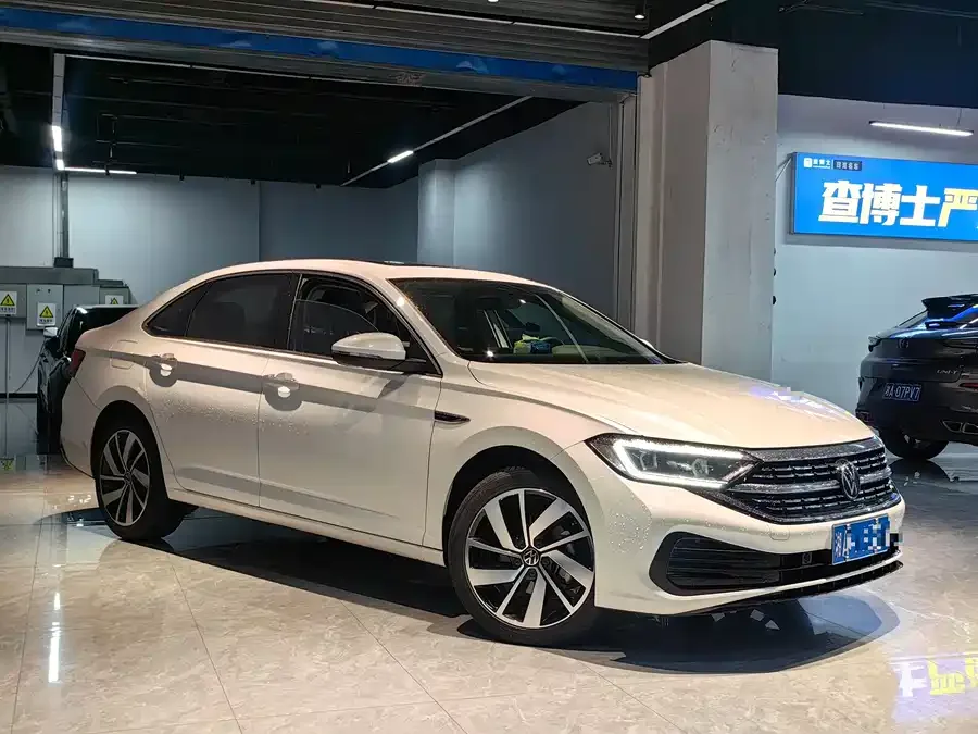 Volkswagen Sagitar 2023 Sagitar 300TSI DSG Excellence Edition 2023 — миниатюра 2