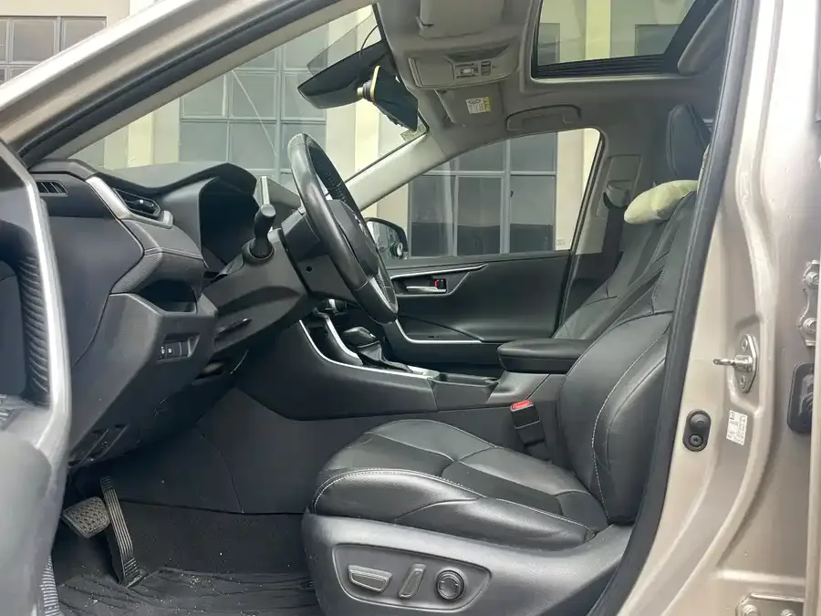 Toyota Wildlander Wildlander 2022 2.0L CVT 2WD Luxury Edition 2022 — миниатюра 3