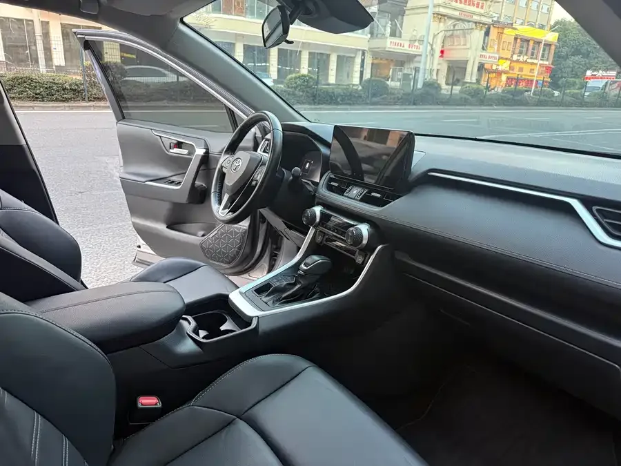 Toyota Wildlander Wildlander 2023 2.0L CVT 4WD Luxury PLUS Edition 2023 — миниатюра 3