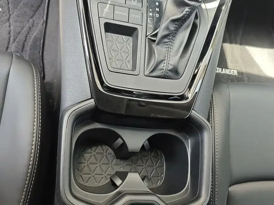Toyota Wildlander Wildlander 2024 2.0L CVT 2WD Leading Edition 2024 — миниатюра 2