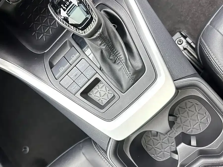 Toyota Wildlander Wildlander 2023 2.0L CVT 4WD Luxury PLUS Edition 2023 — миниатюра 4