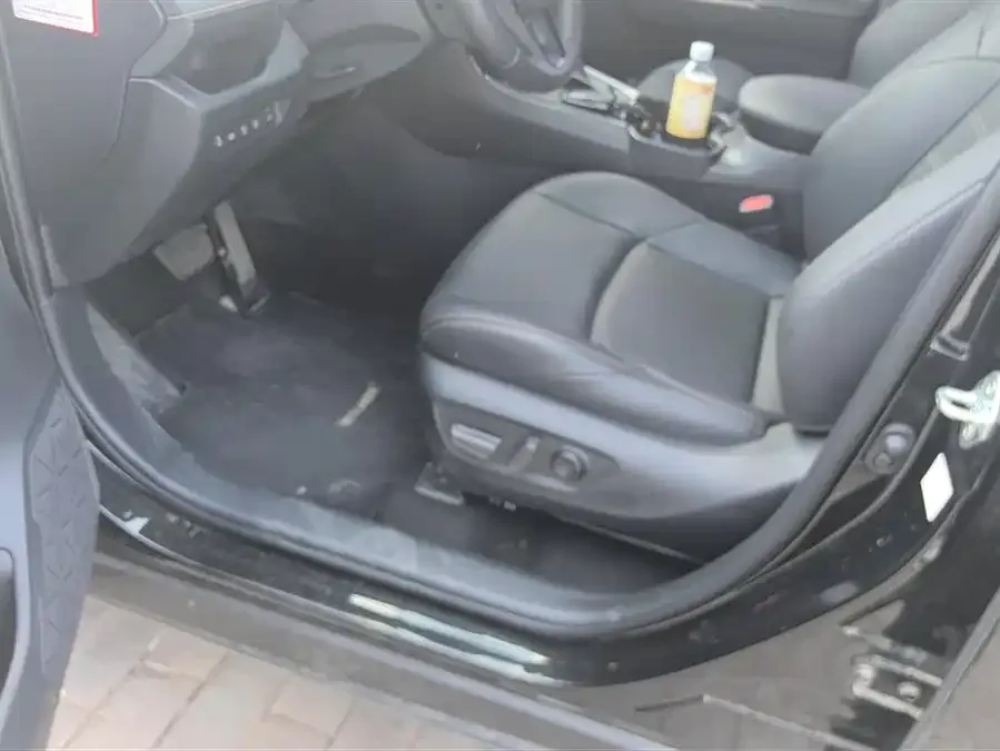 Toyota Wildlander Wildlander 2024 2.0L CVT 2WD Luxury PLUS Edition 2025 — миниатюра 3