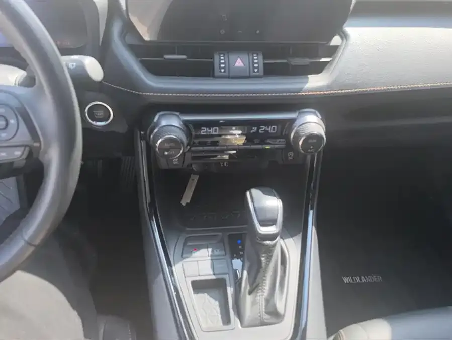 Toyota Wildlander Wildlander 2024 2.0L CVT 2WD Luxury PLUS Edition 2025 — миниатюра 4