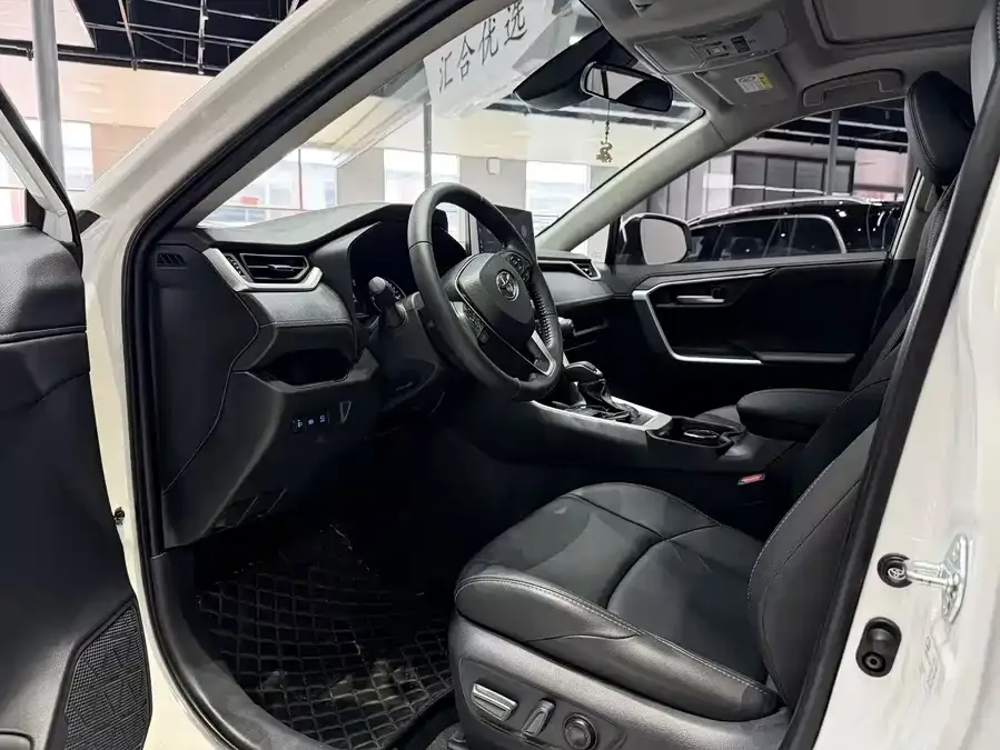 Toyota Wildlander Wildlander 2022 2.0L CVT 2WD Luxury PLUS Edition 2023 — миниатюра 2