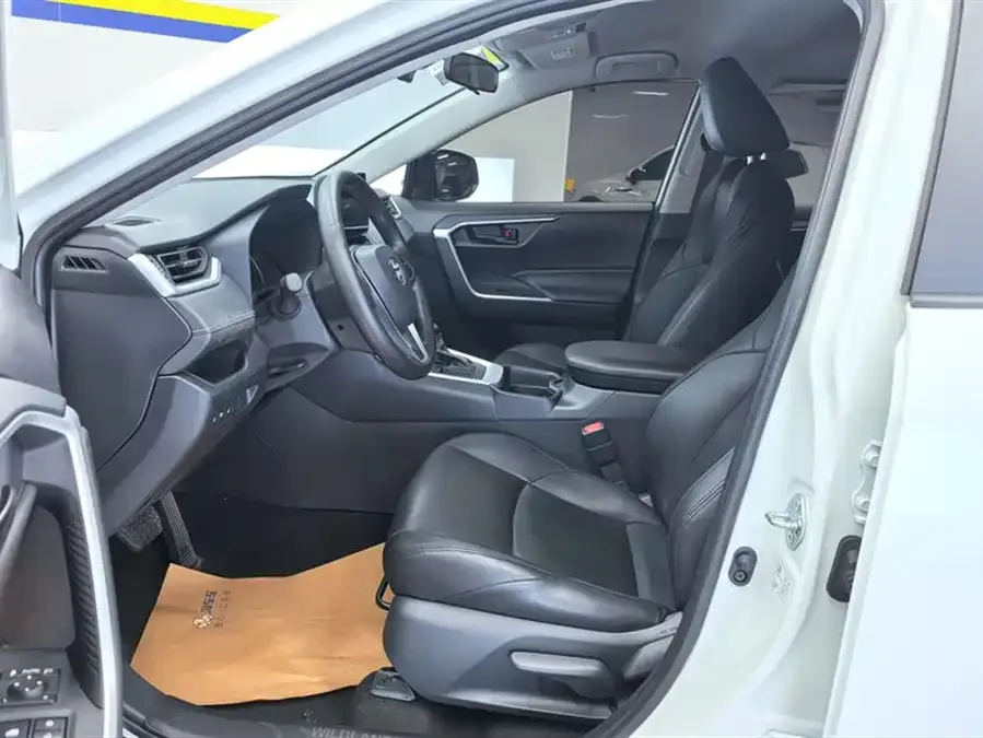 Toyota Wildlander Wildlander 2024 2.0L CVT 2WD Leading Edition 2025 — миниатюра 3