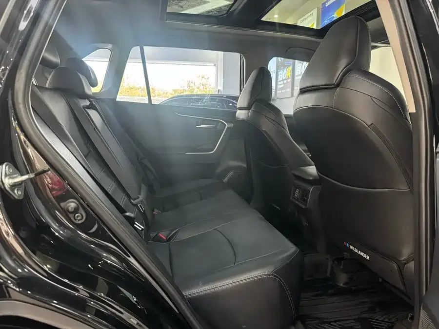 Toyota Wildlander Wildlander 2022 2.0L CVT 2WD Luxury PLUS Edition 2023 — миниатюра 3