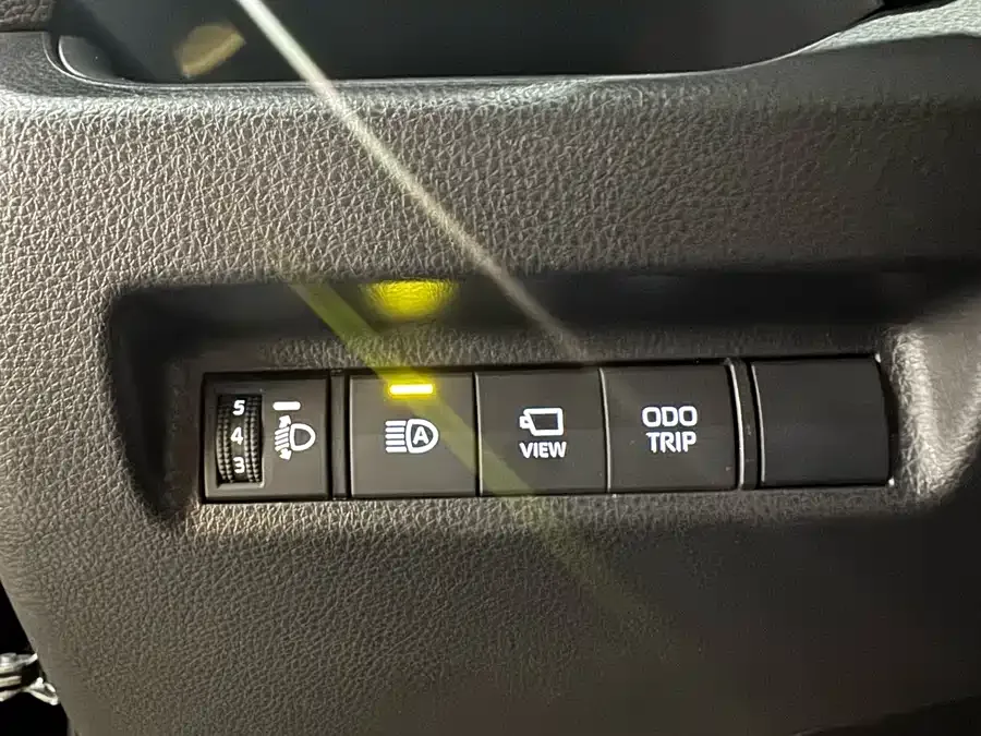 Toyota Wildlander Wildlander 2022 2.0L CVT 2WD Luxury PLUS Edition 2023 — миниатюра 4