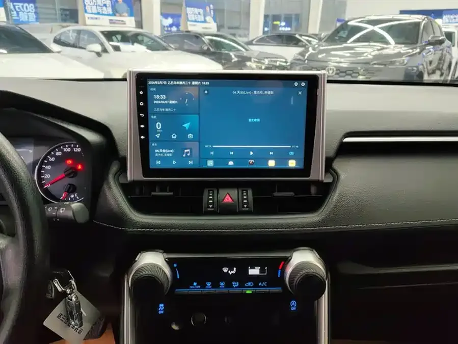 Toyota Wildlander Wildlander 2022 facelift 2.0L CVT two-wheel drive leading version 2023 — миниатюра 4