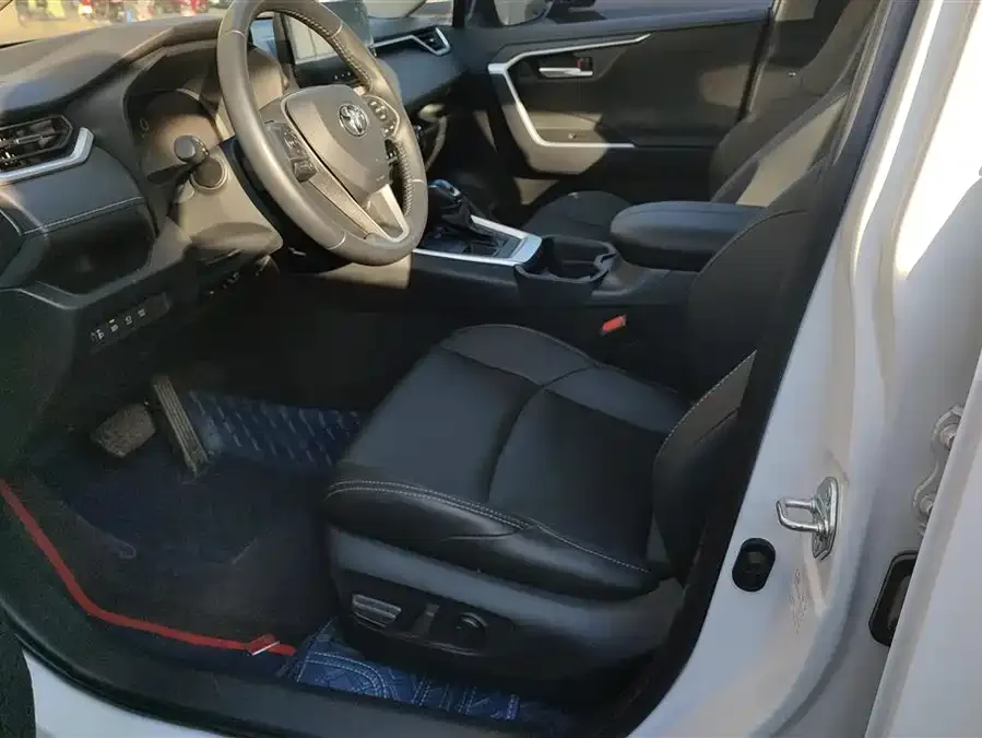 Toyota Wildlander Wildlander 2023 2.0L CVT 4WD Luxury PLUS Edition 2023 — миниатюра 3