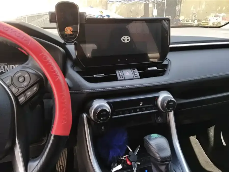 Toyota Wildlander Wildlander 2023 2.0L CVT 2WD Luxury PLUS Edition 2023 — миниатюра 4