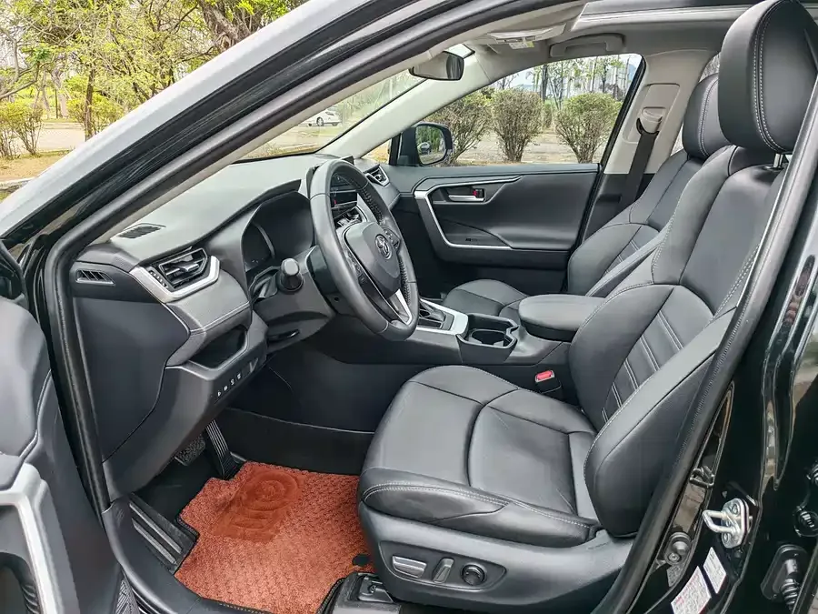 Toyota Wildlander Wildlander 2023 2.0L CVT 2WD Luxury PLUS Edition 2024 — миниатюра 4