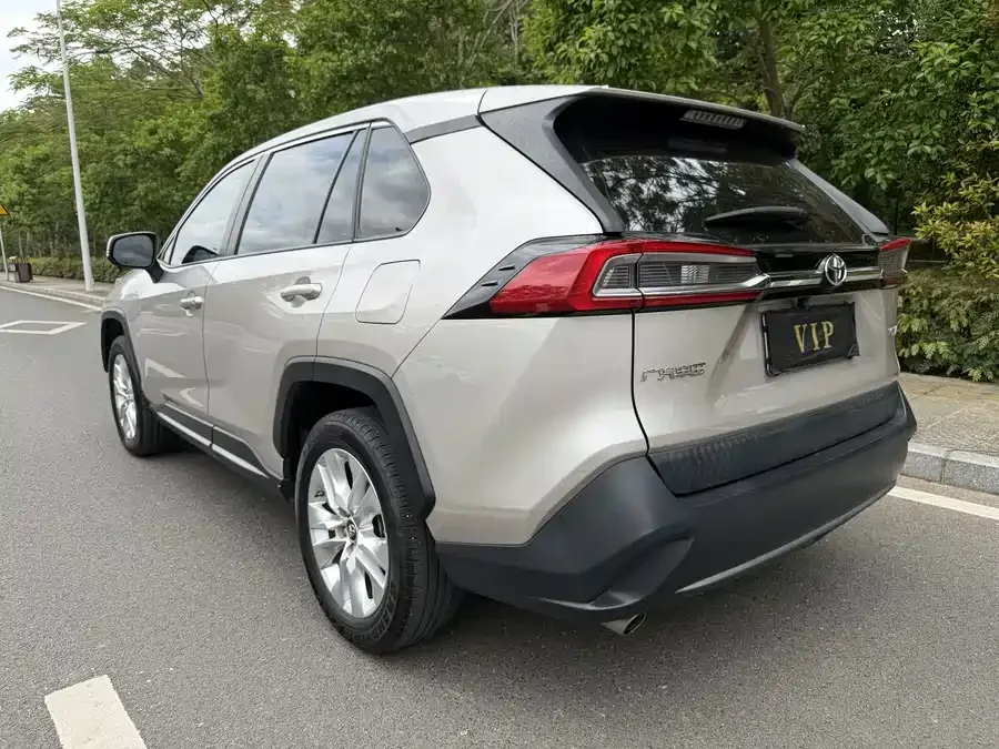 Toyota Wildlander Wildlander 2022 facelift 2.0L CVT two-wheel drive leading version 2022 — миниатюра 2