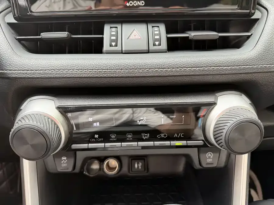 Toyota Wildlander Wildlander 2022 facelift 2.0L CVT two-wheel drive leading version 2022 — миниатюра 5
