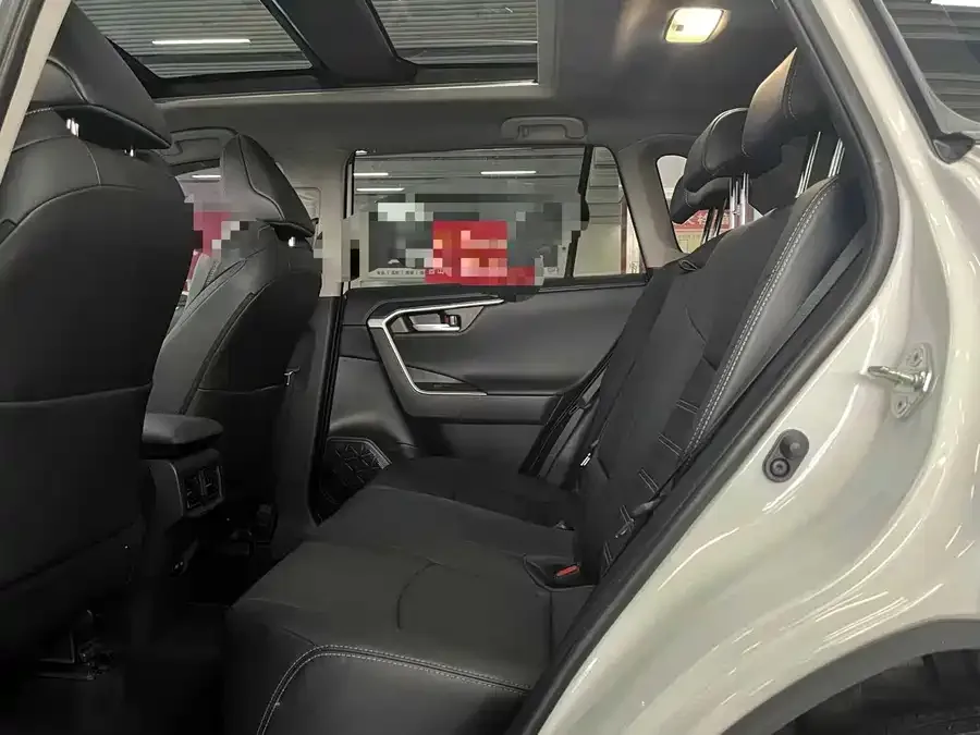 Toyota Wildlander Wildlander 2023 2.0L CVT 4WD Luxury PLUS Edition 2023 — миниатюра 3