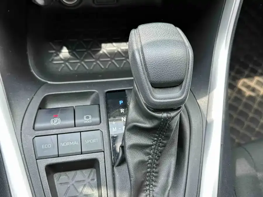 Toyota Wildlander Wildlander 2023 2.0L CVT 2WD Leading Edition 2023 — миниатюра 4