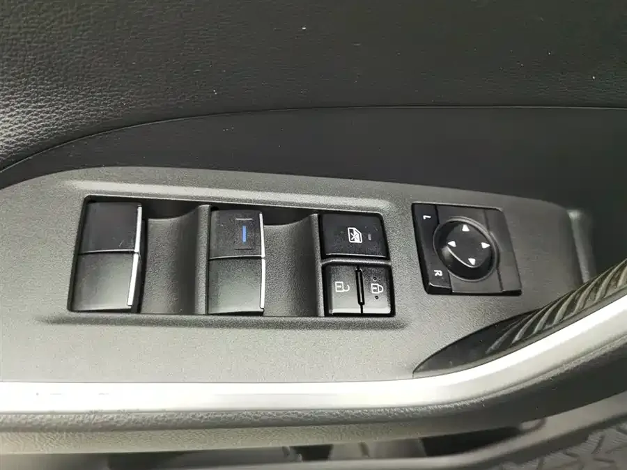 Toyota Wildlander Wildlander 2022 2.0L CVT 2WD Luxury Edition 2022 — миниатюра 3