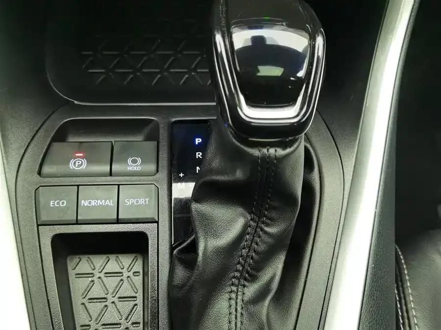 Toyota Wildlander Wildlander 2022 2.0L CVT 2WD Luxury Edition 2022 — миниатюра 4