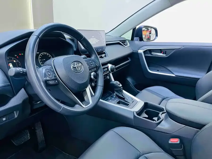 Toyota Wildlander Wildlander 2023 2.0L CVT 2WD Luxury PLUS Edition 2024 — миниатюра 2