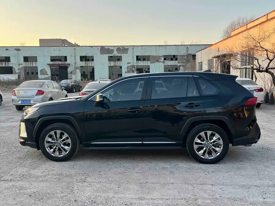 Toyota Wildlander Wildlander 2022 2.0L CVT 2WD Luxury Edition 2022 — миниатюра 2