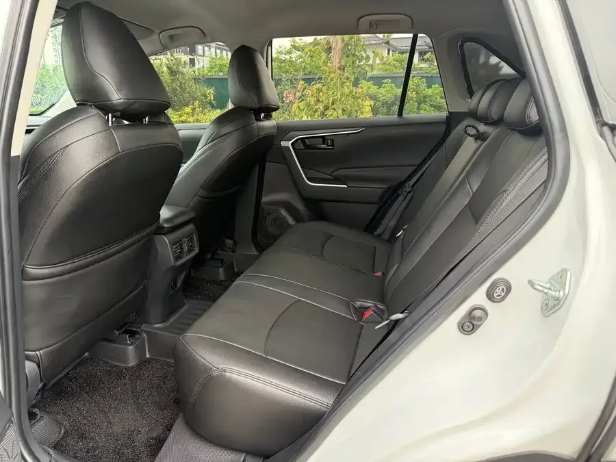 Toyota Wildlander Wildlander 2023 2.0L CVT 2WD Leading Edition 2023 — миниатюра 3