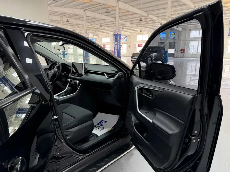 Toyota Wildlander Wildlander 2022 2.0L CVT 2WD Leading Edition 2022 — миниатюра 4