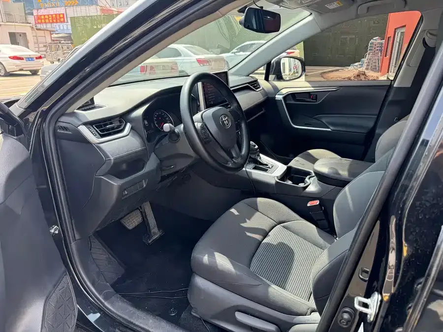 Toyota Wildlander Wildlander 2022 2.0L CVT 2WD Leading Edition 2022 — миниатюра 2