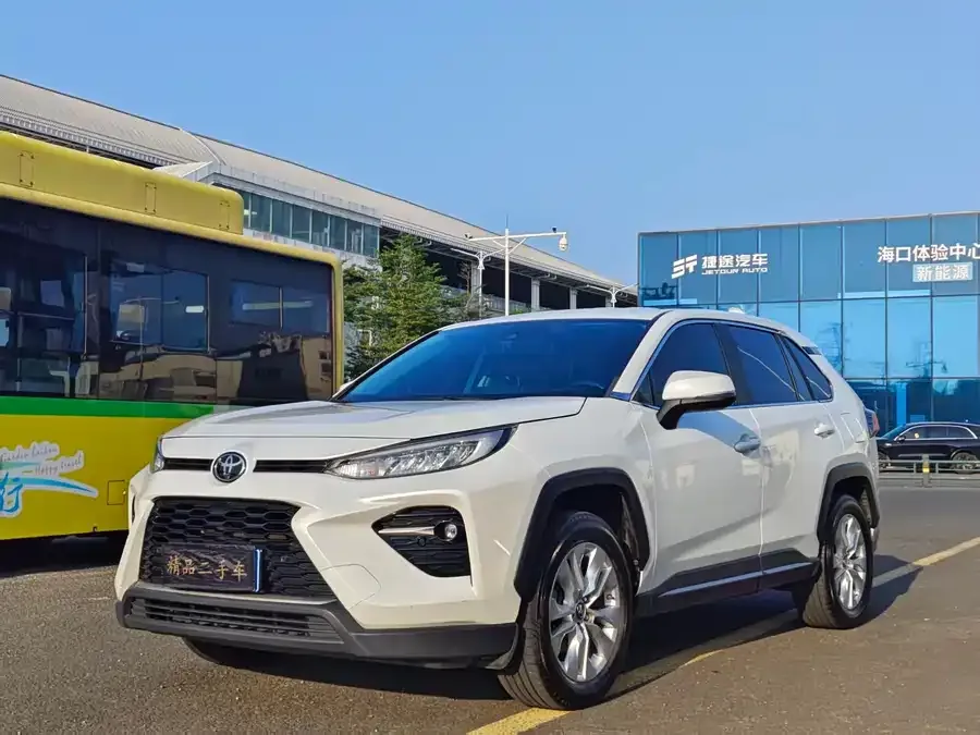 Toyota Wildlander Wildlander 2022 2.0L CVT 2WD Urban Edition 2023 — фото 1, купить с доставкой в Москву